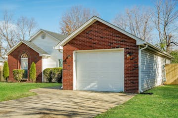 7401 Hassock Dr Louisville, KY 40258